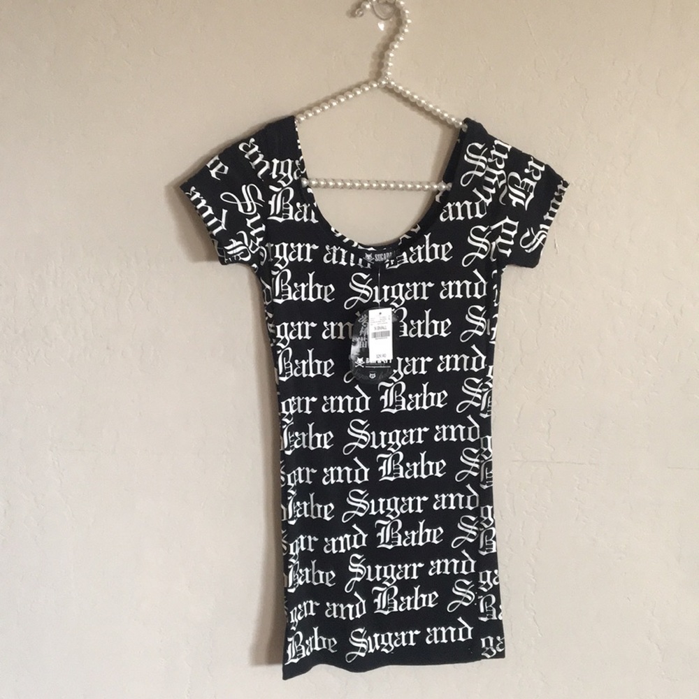 Black fitted T-shirt